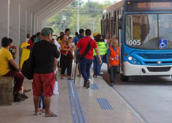 Usuários do transporte coletivo em Manaus se deparam com gr3ve nesta sexta-feira (8)