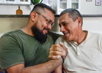 Pai adotivo salva vida do filho com doação de rim para transplante em Manaus