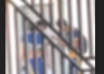 Absurd0: Trio em escola de Parintins é flagrado supostamente usando pó; veja