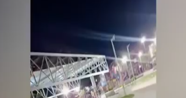 Vídeo: Casal é flagrado em at0 ínt1m0 no meio de parque e gera r3volta nas famílias