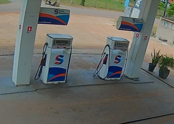 Vídeo mostra homem tentando s0c0rrer jovem após ac1dente grav3 em Itacoatiara; veja