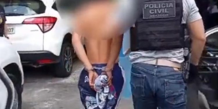 Vídeo: Sobrinho problemático é pr3s0 por b@ter na tia e traf1car pelo bairro, em Manaus