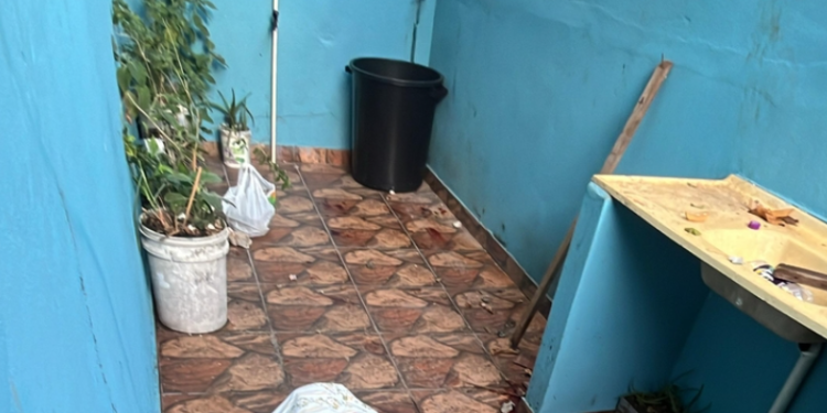 Veja: Homem pula para a casa vizinha para escapar dos ass@ssin0s, mas é m0rt0 a f@cadas no Japiim