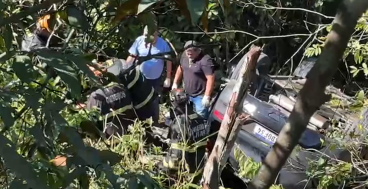 Homem c0lid3 carro em poste e m0rr3 em gr@ve ac1dente na avenida do Turismo