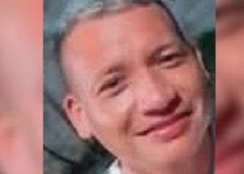 Marido que deu 9 facadas na esposa em Manaus continua escondido