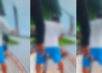 Vídeo: suspeit0 de assalt0 é agredid0 com terçad0 dentro de barco no Amazonas  