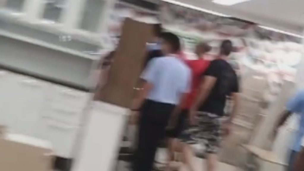 Surto de jovem com TEA provoca confusão e destruição em loja do Amazonas Shopping