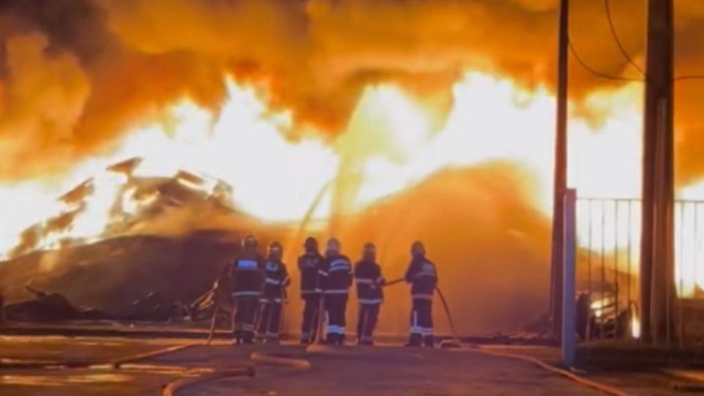 Após 24 horas, incêndio histórico no Distrito é controlado pelo bombeiros