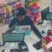 Homem de chapéu e camisa preta é procurado após ass4ltar drogaria no Japiim