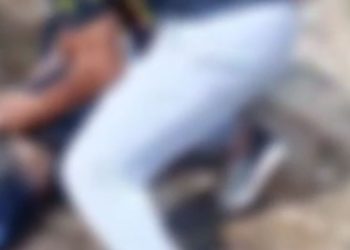 Vídeo: Moradores amarram e esp4nc4m jovem acusado de r0ub0 no Monte das Oliveiras