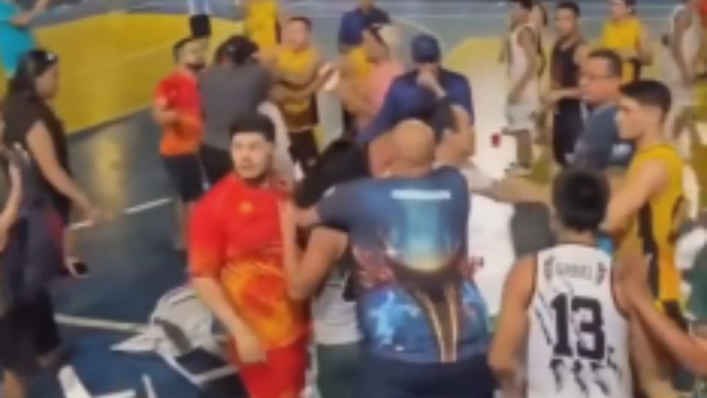 Vídeo: Partida de ‘gaymada’ termina em brig4 generalizada no Japiim