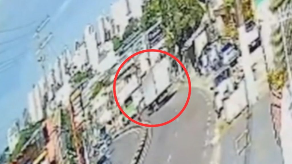 Veja momento que motorista de caminhão invade casa e causa destruiçã0 no São Jorge