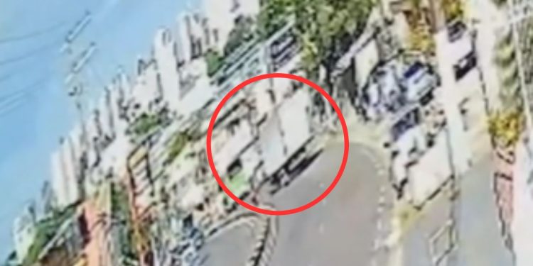 Veja momento que motorista de caminhão invade casa e causa destruiçã0 no São Jorge
