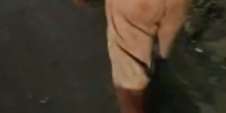 Vídeo: Homem é cercado e c4stigad0 por moradores após furt0 de fios em Itacoatiara