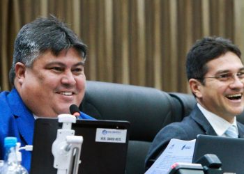 Presidente David Reis propõe leis para fortalecer saúde de crianças e adolescentes nas escolas de Manaus