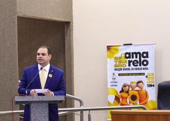 Presidente Roberto Cidade reforça atenção aos impactos do bullying e das fake news na saúde mental dos jovens