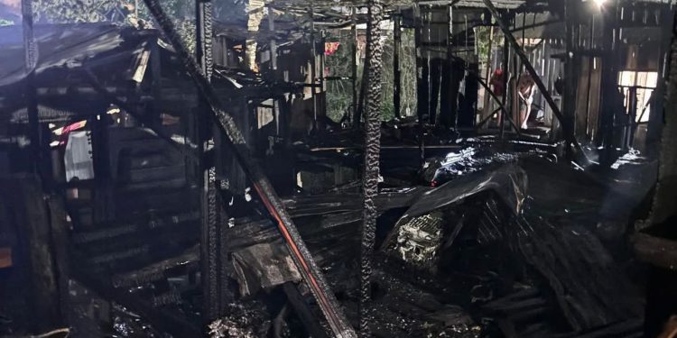 Cinco famílias ficam desabrigadas após incêndio em Manacapuru e doações são pedidas