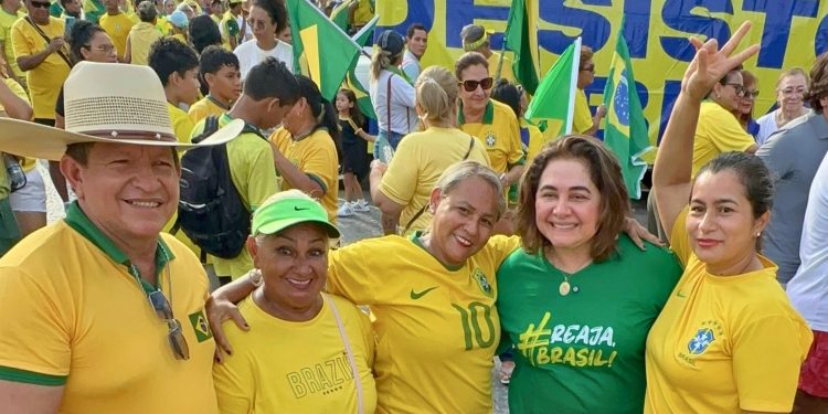 Maria do Carmo leva mensagem de Michelle Bolsonaro a público do ‘Reaja, Brasil’ em Manaus