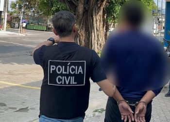 Menina de 16 anos tem os cabelos c0rtad0s e fica em cárc3r3 pelo ex-companheiro c1ument0 em Manaus