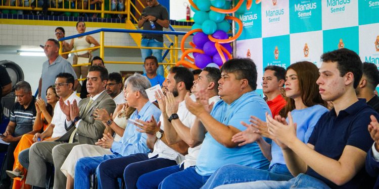 Presidente David Reis prestigia inauguração de escola municipal no Lago Azul