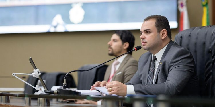 Presidente Roberto Cidade propõe inclusão de bombas de insulina e sensores de glicose no Estatuto do Portador de Diabetes