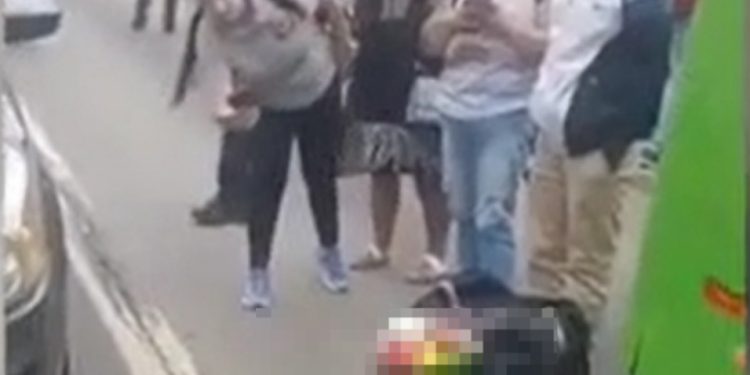 Vídeo mostra policial reagindo a assalt0 e matand0 bandido vestido de entregador