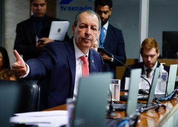 Omar Aziz critica pirotecnia em operação pequenos garimpeiros no Rio Madeira e pede punição a verdadeiros criminosos