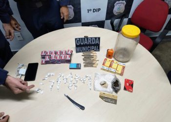 Quem tem c*, tem medo: homem marcado para m0rr3r entrega boca de fumo no Centro de Manaus