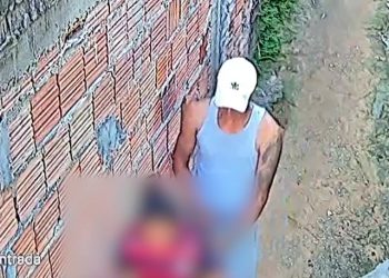 Homem é flagrado abus4ndo jovem em beco de Manaus na manhã de hoje