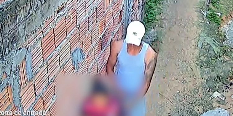 Homem é flagrado abus4ndo jovem em beco de Manaus na manhã de hoje