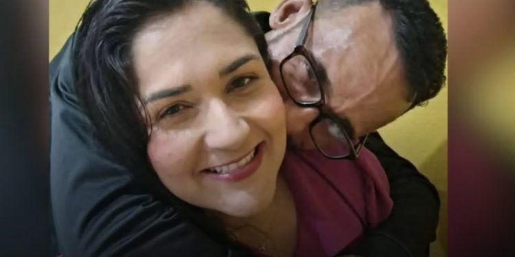 Esposa vai beber no bar suja de sangue do marido que ela mat0u