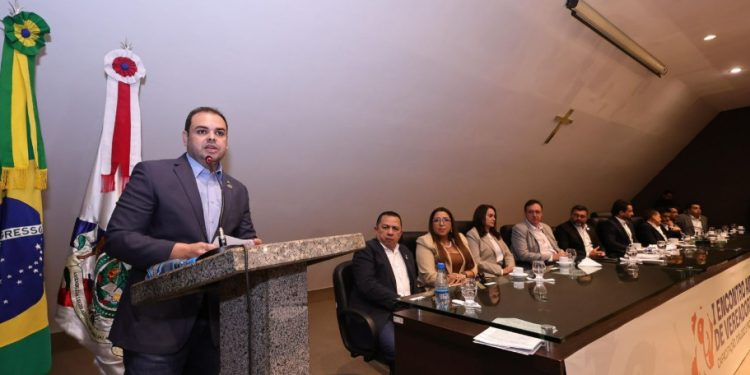 Presidente Roberto Cidade celebra implantação da União dos Vereadores do Brasil no Amazonas como marco de fortalecimento da política municipalista