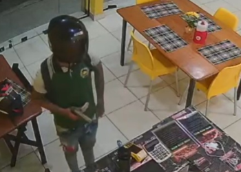 Vídeo: Cr1m1n0s0s deixam família desesperada durante ass@lt0 a pastelaria em Manaus