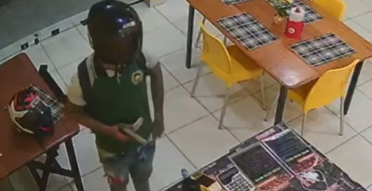 Vídeo: Cr1m1n0s0s deixam família desesperada durante ass@lt0 a pastelaria em Manaus