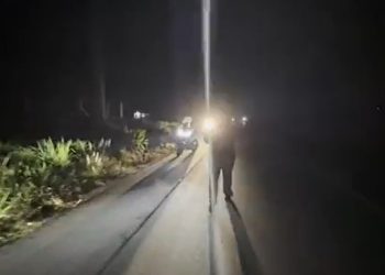 Homem diz ser ‘enviado pelo diabo’ após ser encontrado deitado e com sangu3 no meio da AM-010