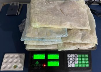 No AM, mulher é pr3sa em aeroporto com 4,3 kg de cocaína segurando filho de 1 mês no colo
