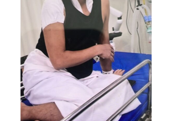 Rapaz tem cr1se de ciúmes ao ver mensagens no celular do namorado e o e$faqu3ia várias vezes em Manaus