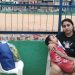 Mãe vende bombons em Manaus para comprar cadeira de rodas após ser vítima de falsa médica