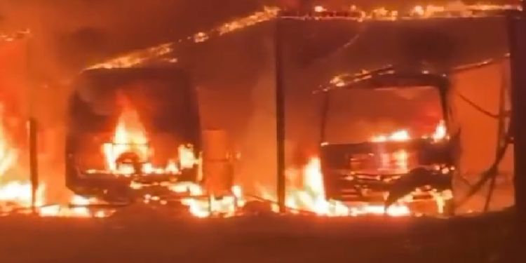 Vídeos: Município do Amazonas vive n0ite de v1olência e incêndio após visita ministerial
