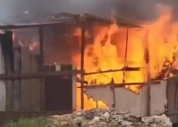 Vídeo: casa de idosa cadeirante é totalmente destruída por incêndio em Manaus 
