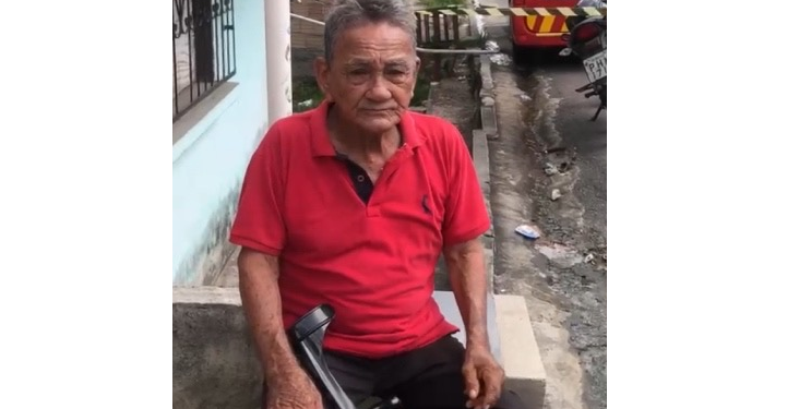 Vídeo: Cr1m1nosos inc3ndeiam casas em r3taliação a br1ga com filho de id0s0 que se desesp3ra em Manaus