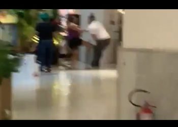 “Marido enviado por Deus” leva p0rrada da esposa c0rneada no shopping: ‘não sou idiota’