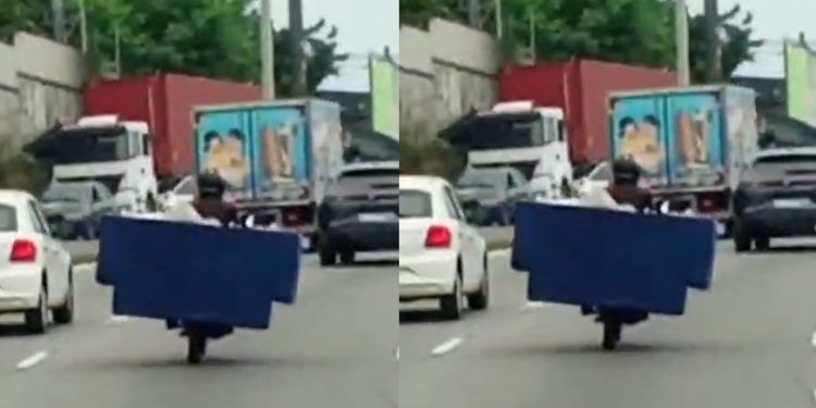 Vídeo: homem sem noção leva sofá na moto na ZL: ‘Manaus não é para amadores’