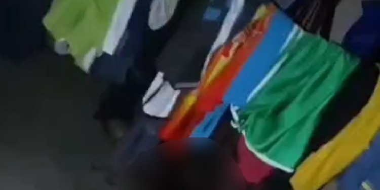 Vídeo: Vulgo ‘Comilão’ é pego de jeito e m0rr3 e$pancad0 dentro de casa em Maués