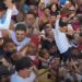 Vídeo: Oruam sai da cadeia ovacionado nos braços do povo