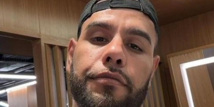 Após ser enf0rcada pelo ex, mulher pula do carro dele em alta velocidade na Djalma Batista