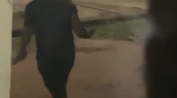 Vídeo ch0ca ao mostrar agressã0 com paul@das em homem caíd0 no interior do AM; veja