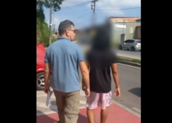 Alunas de 13 e 14 anos criam coragem e d3nunciam professor de matemática por e$tupr0