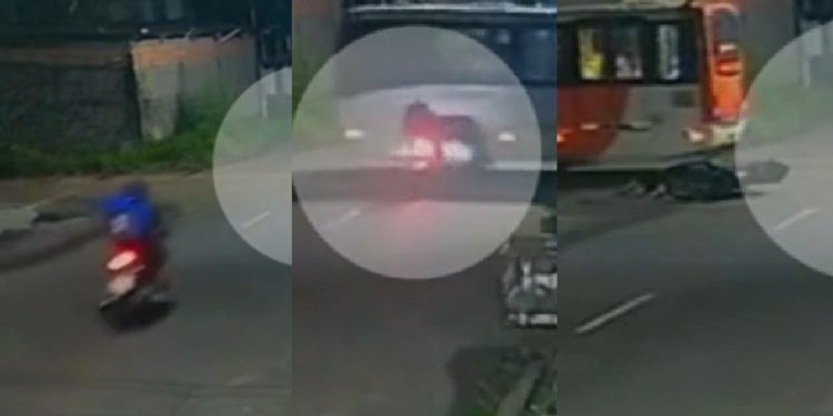 Vídeo: entregador leva a pior após impacto entre moto e ônibus em Manaus