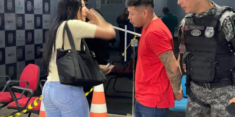 Entregador de app pr3s0 com dr0ga leva tapã0 da namorada ao chegar na delegacia em Manaus
